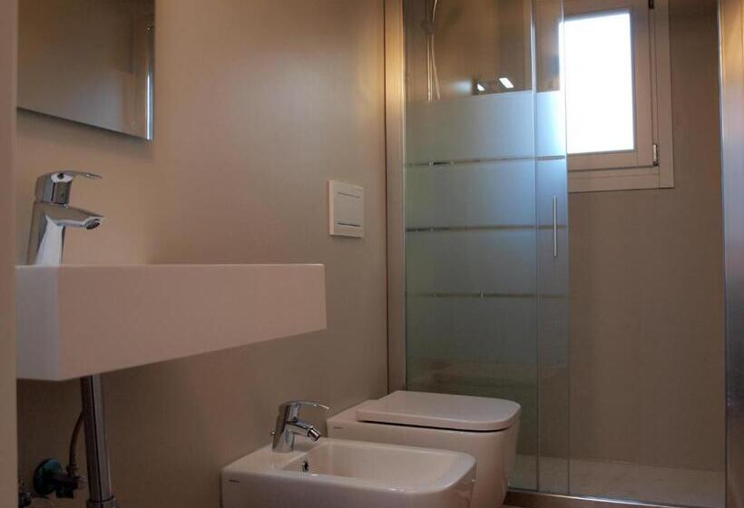 اتاق اکونومی, Acquaderni Rooms