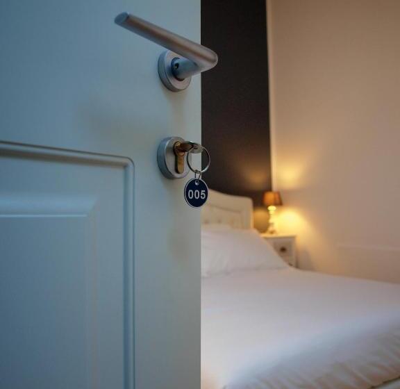 اتاق اکونومی, Acquaderni Rooms