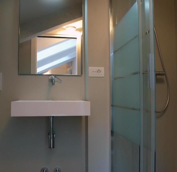 اتاق خانوادگی, Acquaderni Rooms