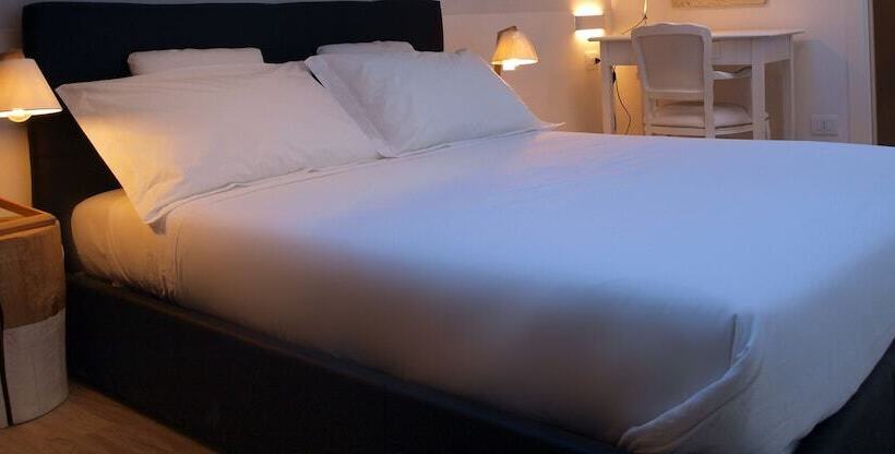 اتاق خانوادگی, Acquaderni Rooms