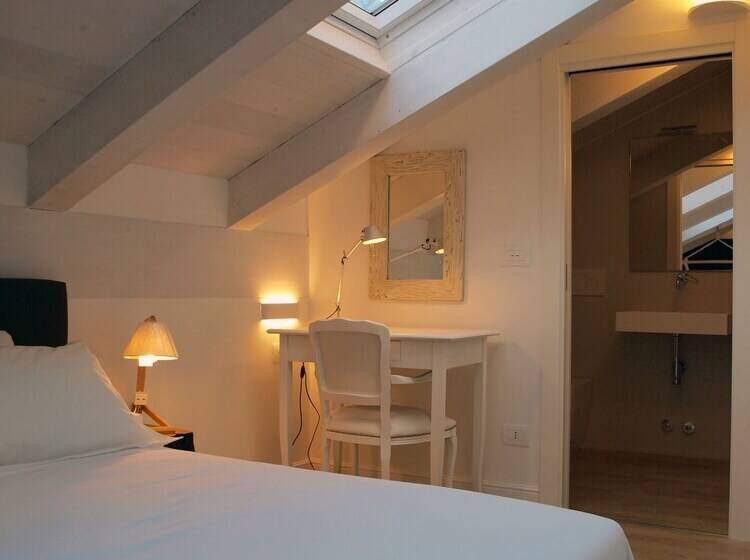 اتاق خانوادگی, Acquaderni Rooms