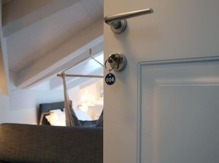 اتاق خانوادگی, Acquaderni Rooms