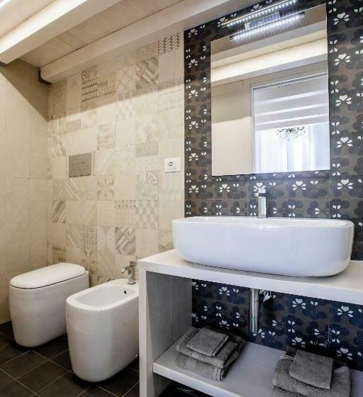 四人标准间, Aruci B&b