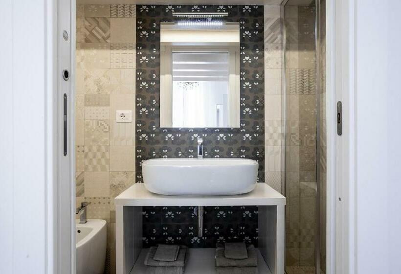 اتاق استاندارد چهار تخته, Aruci B&b