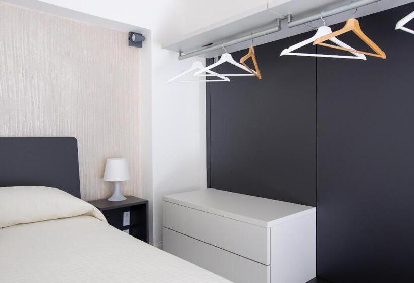 四人标准间, Aruci B&b