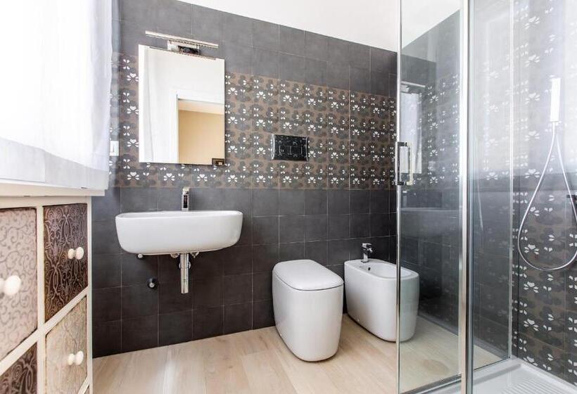 标准三人间, Aruci B&b