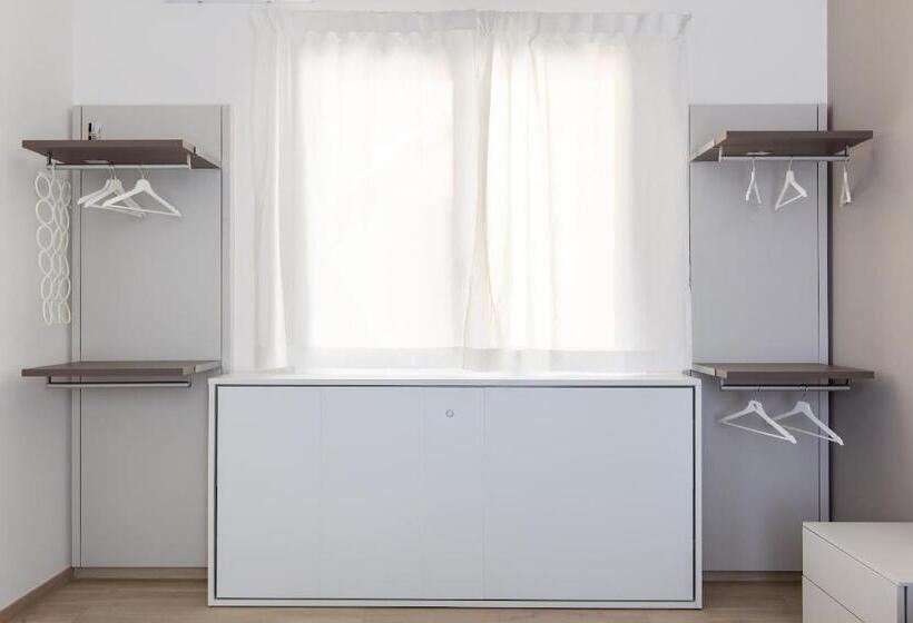 标准三人间, Aruci B&b