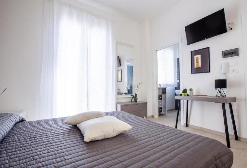 اتاق استاندارد سه نفره, Aruci B&b