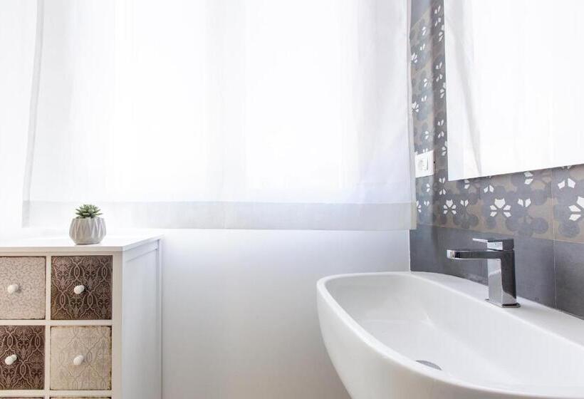 标准三人间, Aruci B&b