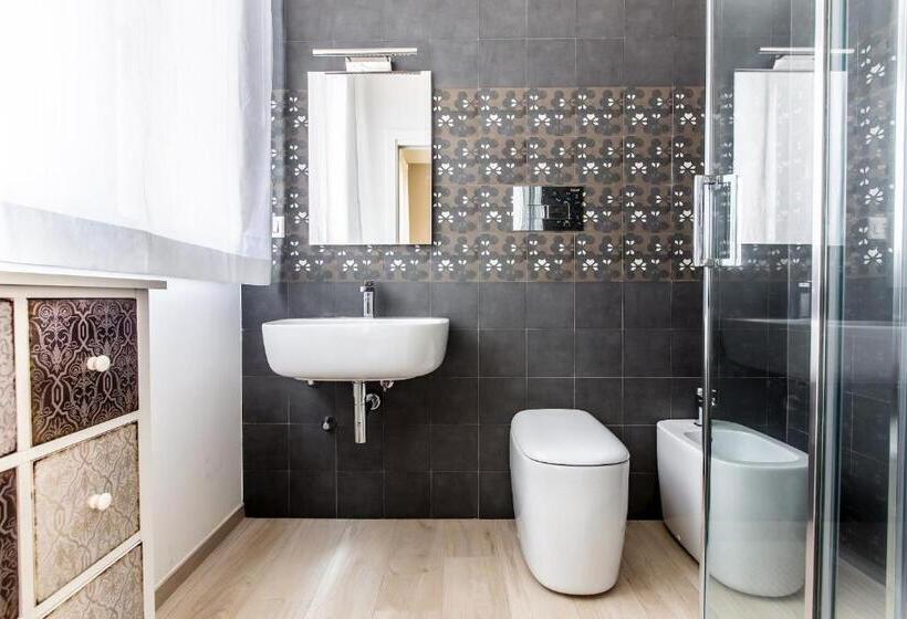 标准三人间, Aruci B&b