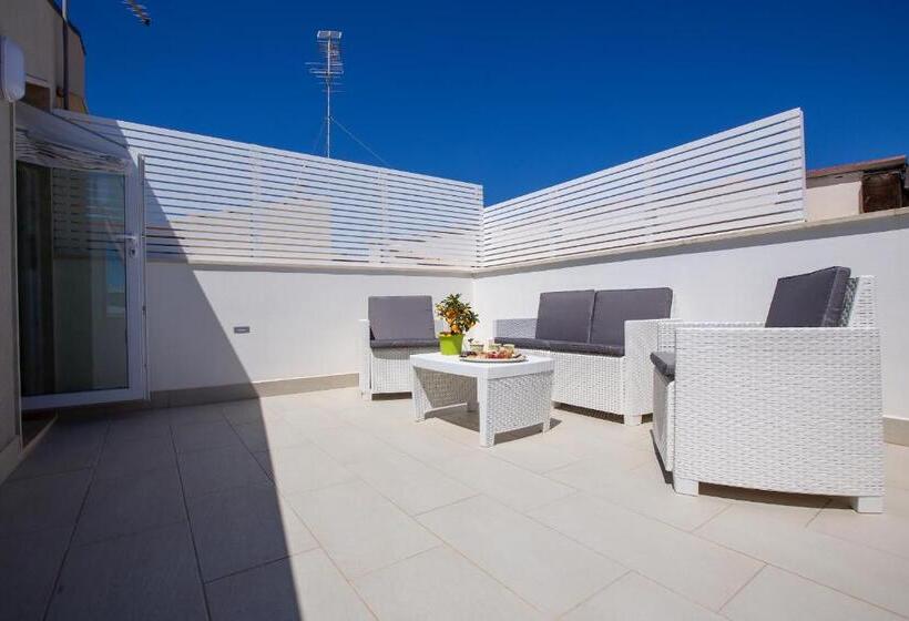 Standard Triple Room with Terrace, Aruci B&b