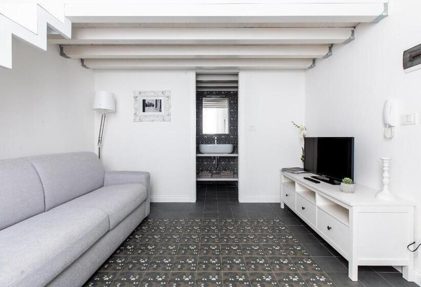 Standard Triple Room with Terrace, Aruci B&b
