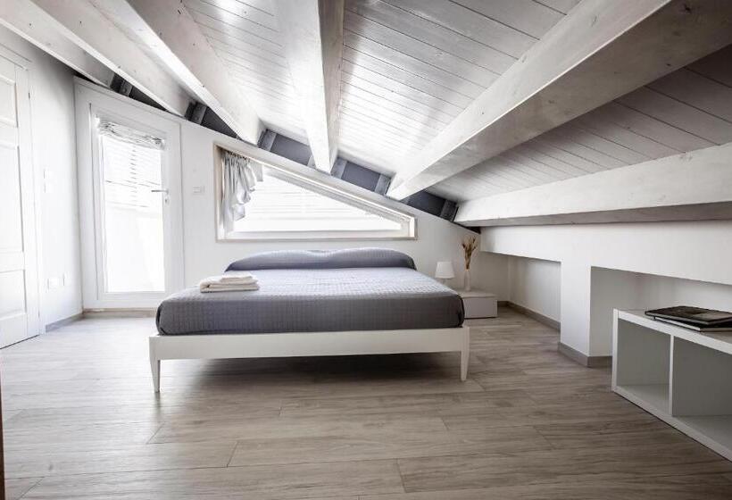 Standard Triple Room with Terrace, Aruci B&b