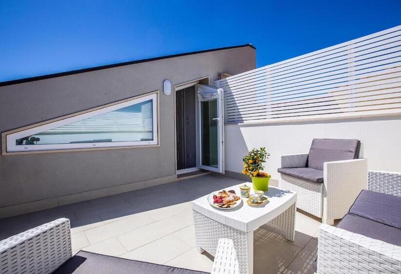 带露台的标准房间, Aruci B&b