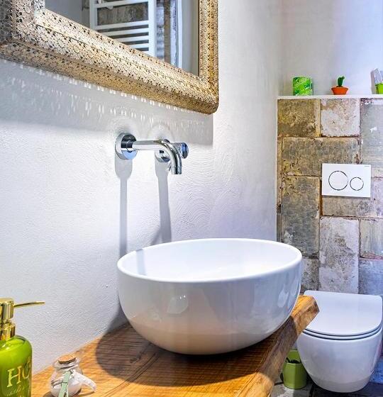 اتاق لوکس, B&b Fico D India