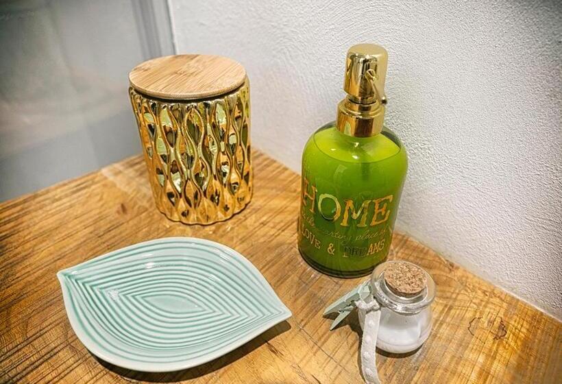 اتاق لوکس, B&b Fico D India