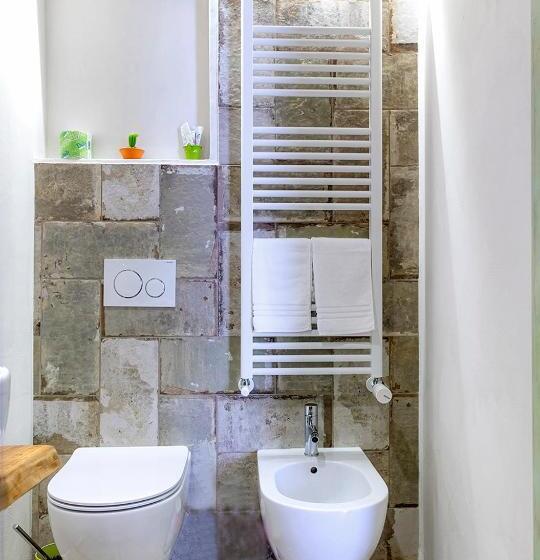 اتاق لوکس, B&b Fico D India