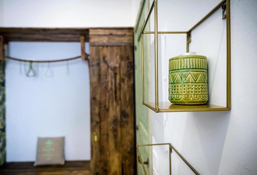 اتاق لوکس, B&b Fico D India