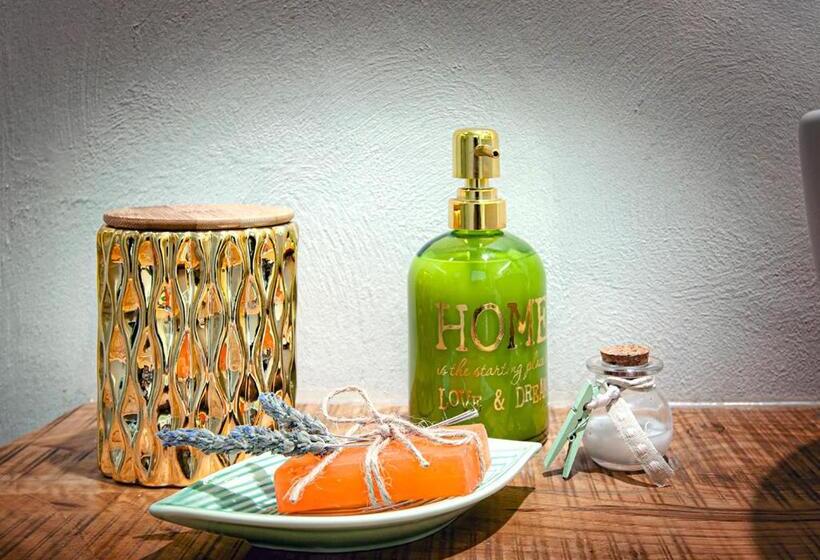 اتاق لوکس, B&b Fico D India