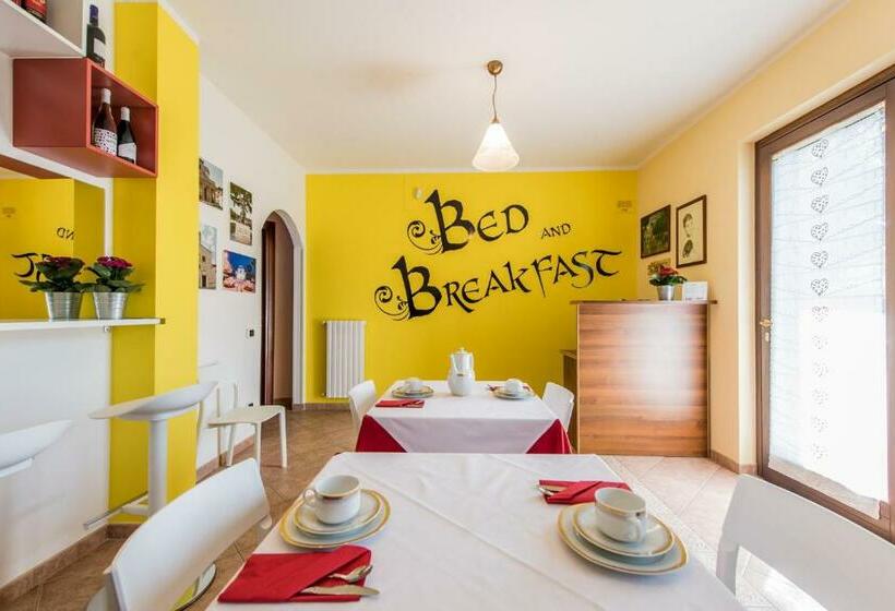 חדר לארבעה סטנדרטי עם מרפסת, B&b Un Altra Vita