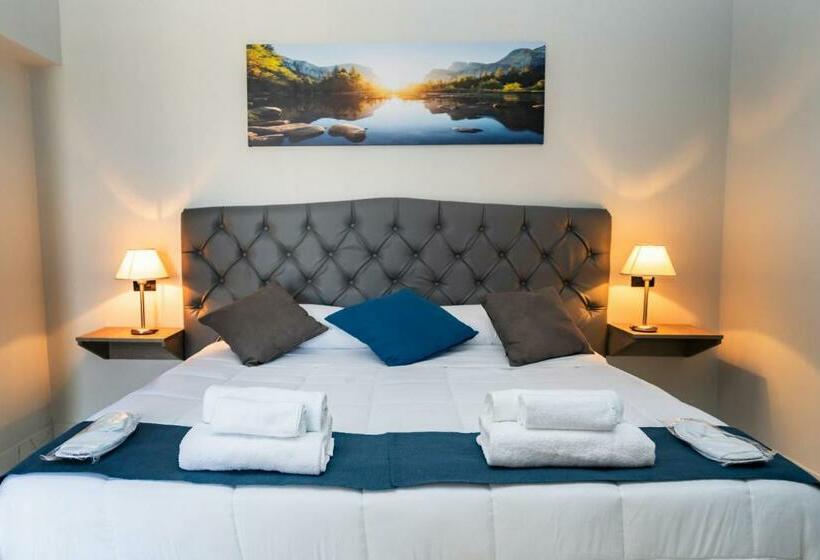 اتاق استاندارد با چشم‌انداز دریا, Il Falco