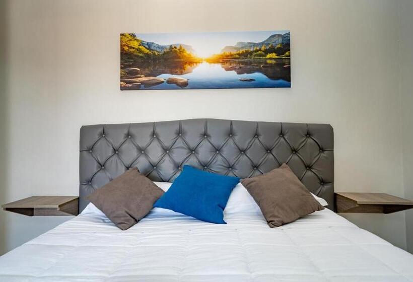 اتاق استاندارد با چشم‌انداز دریا, Il Falco