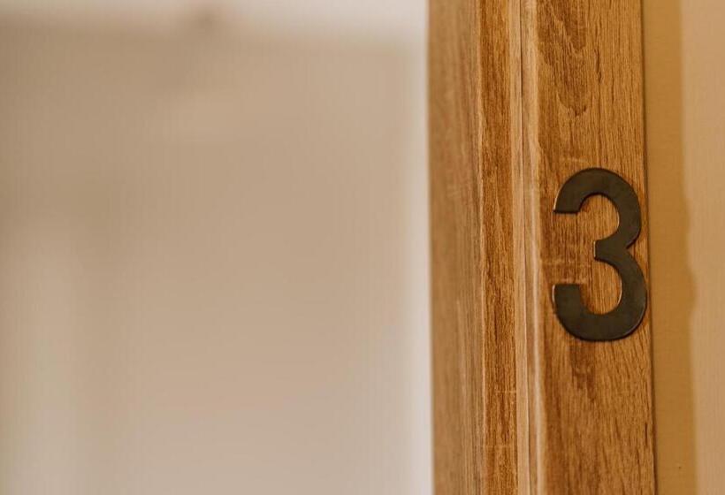 اتاق استاندارد با چشم‌انداز دریا, Il Falco