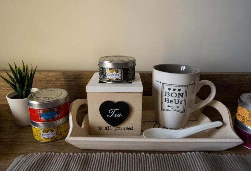 اتاق لوکس با چشم‌انداز دریا, Il Falco