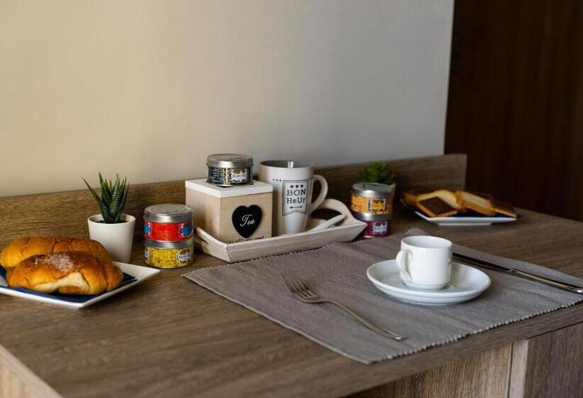 اتاق اکونومی, Il Falco