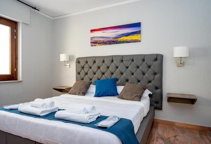 اتاق اکونومی, Il Falco