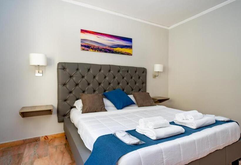 اتاق اکونومی, Il Falco