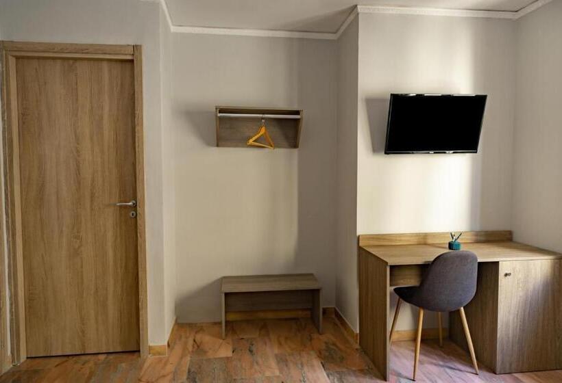 اتاق اکونومی, Il Falco