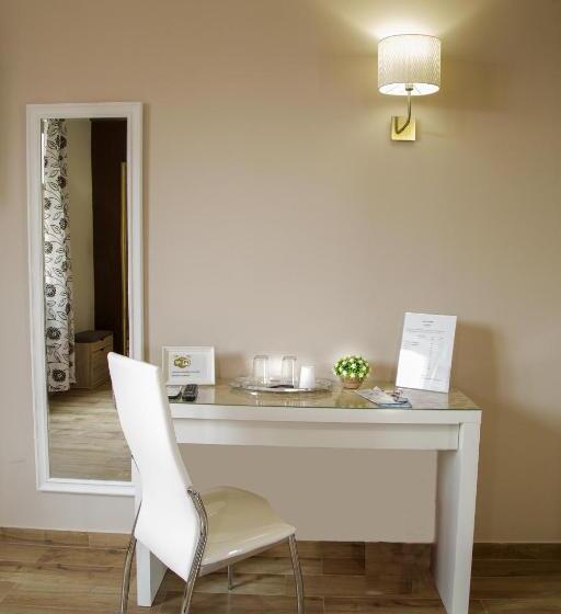 חדר דלוקס לשלושה, Home Syrakos B&b