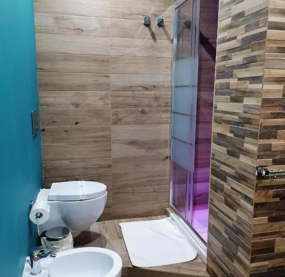 اتاق لوکس چهار تخته, Home Syrakos B&b