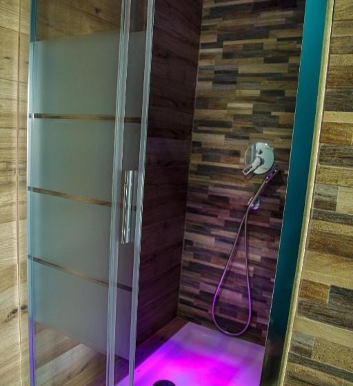 חדר דלוקס לארבעה, Home Syrakos B&b