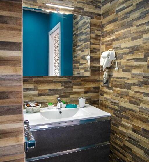 חדר דלוקס לארבעה, Home Syrakos B&b