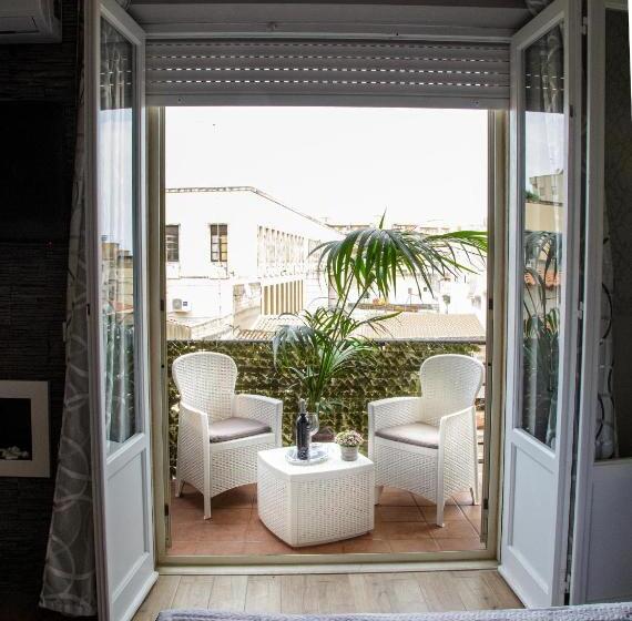 חדר דלוקס לארבעה, Home Syrakos B&b