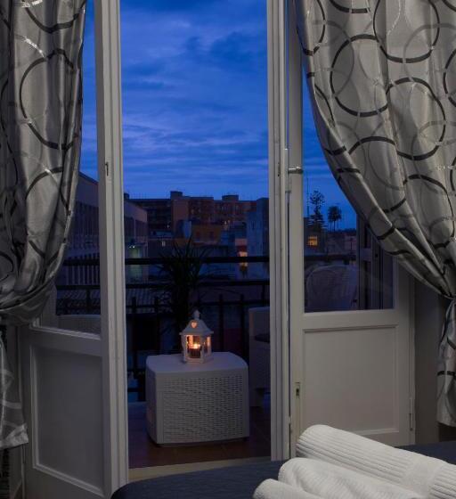 اتاق لوکس چهار تخته, Home Syrakos B&b