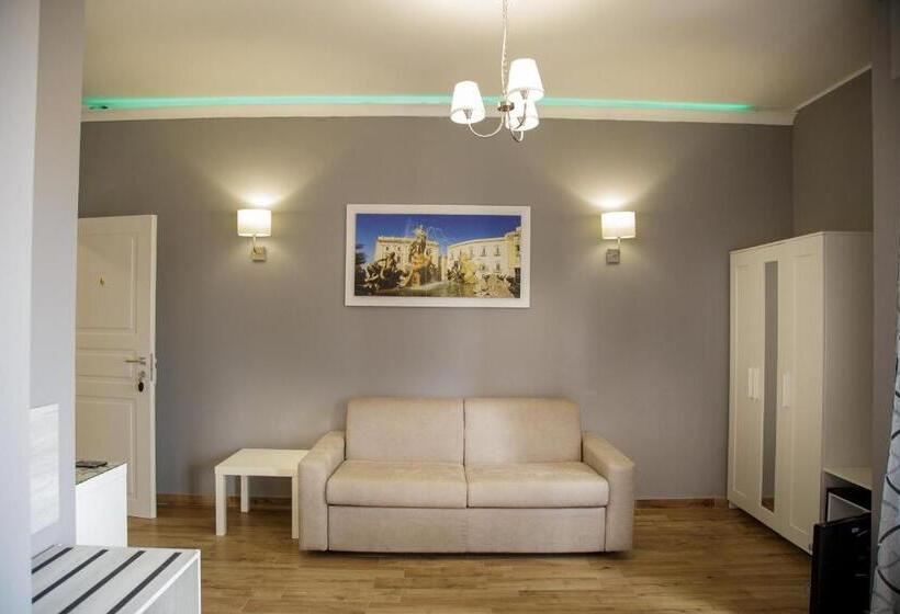 חדר דלוקס לארבעה, Home Syrakos B&b