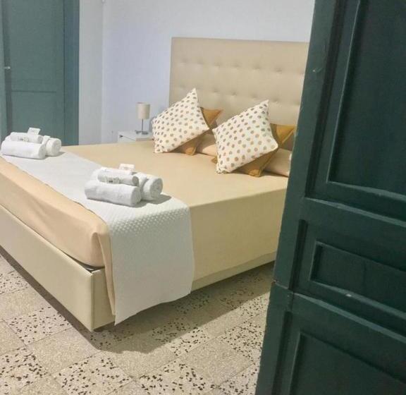 四人标准间, Landolina Palace