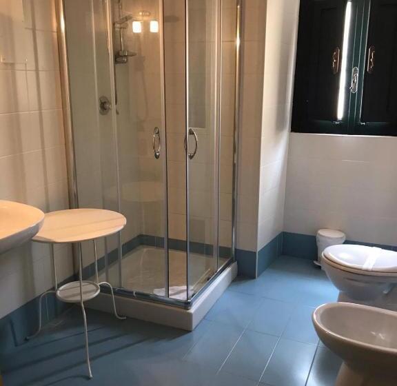 四人标准间, Landolina Palace