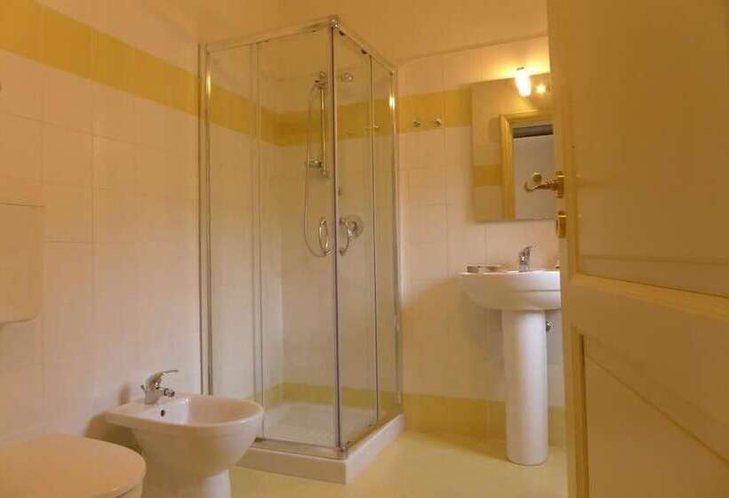 四人标准间, Landolina Palace