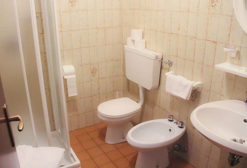 اتاق استاندارد سه نفره, Dolomiti Levico