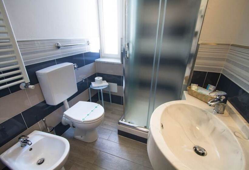 اتاق استاندارد سه نفره, Marinella