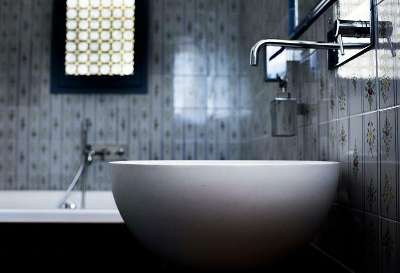 جناح جونيور مطلّ علي حمام السباحة, Villa Delle Querce Resort