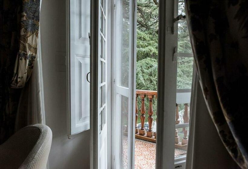 جناح جونيور مطلّ علي حمام السباحة, Villa Delle Querce Resort