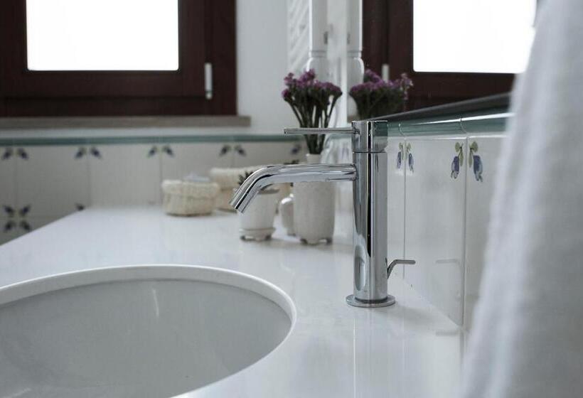 جناح جونيور, Villa Delle Querce Resort