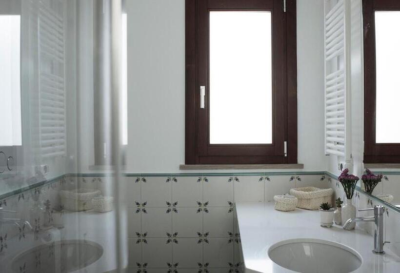 جناح جونيور, Villa Delle Querce Resort