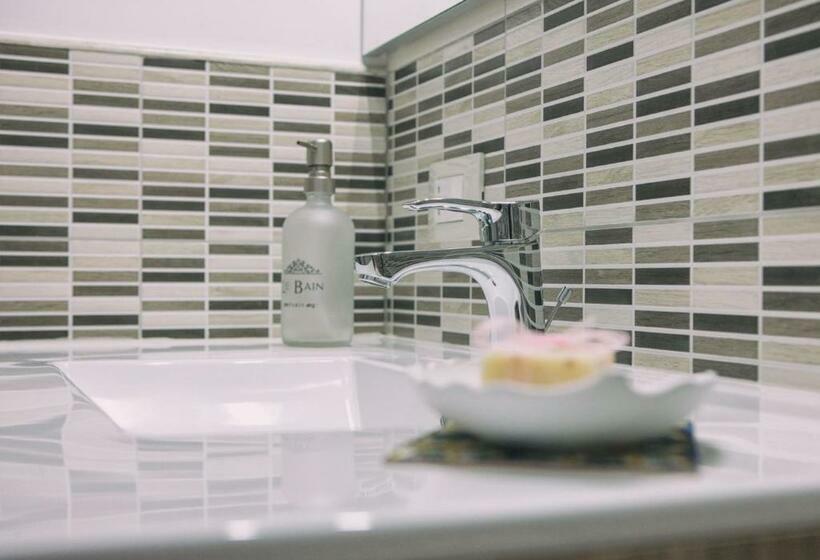 スタンダードルーム, La Trinacria