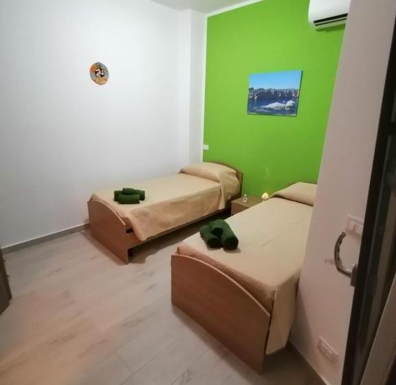 スタンダードルーム, La Trinacria